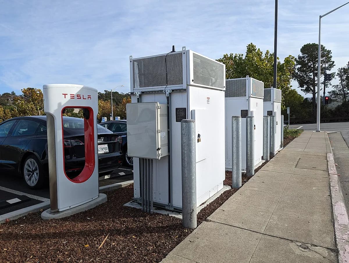 Tesla в первом квартале поставила 358 тыс. машин